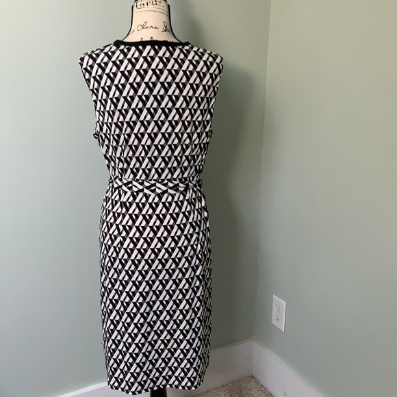 DM Collection Knot Dress - Picture 5 of 7